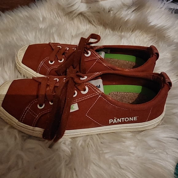 Cariuma Pantone Rust lace up sneakers 9 - Picture 8 of 14
